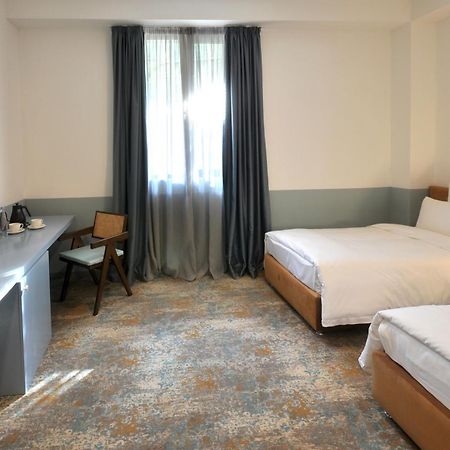 Castor & Pollux Hotel ティビリシ エクステリア 写真
