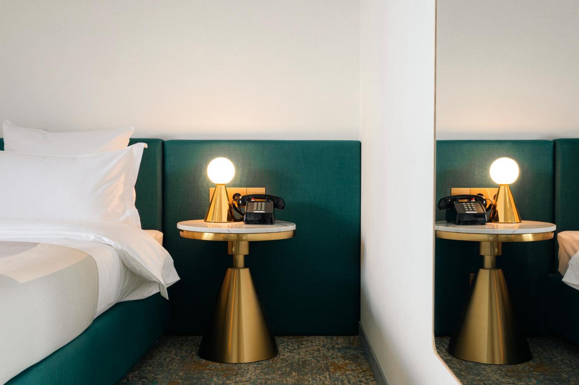 Castor & Pollux Hotel ティビリシ エクステリア 写真