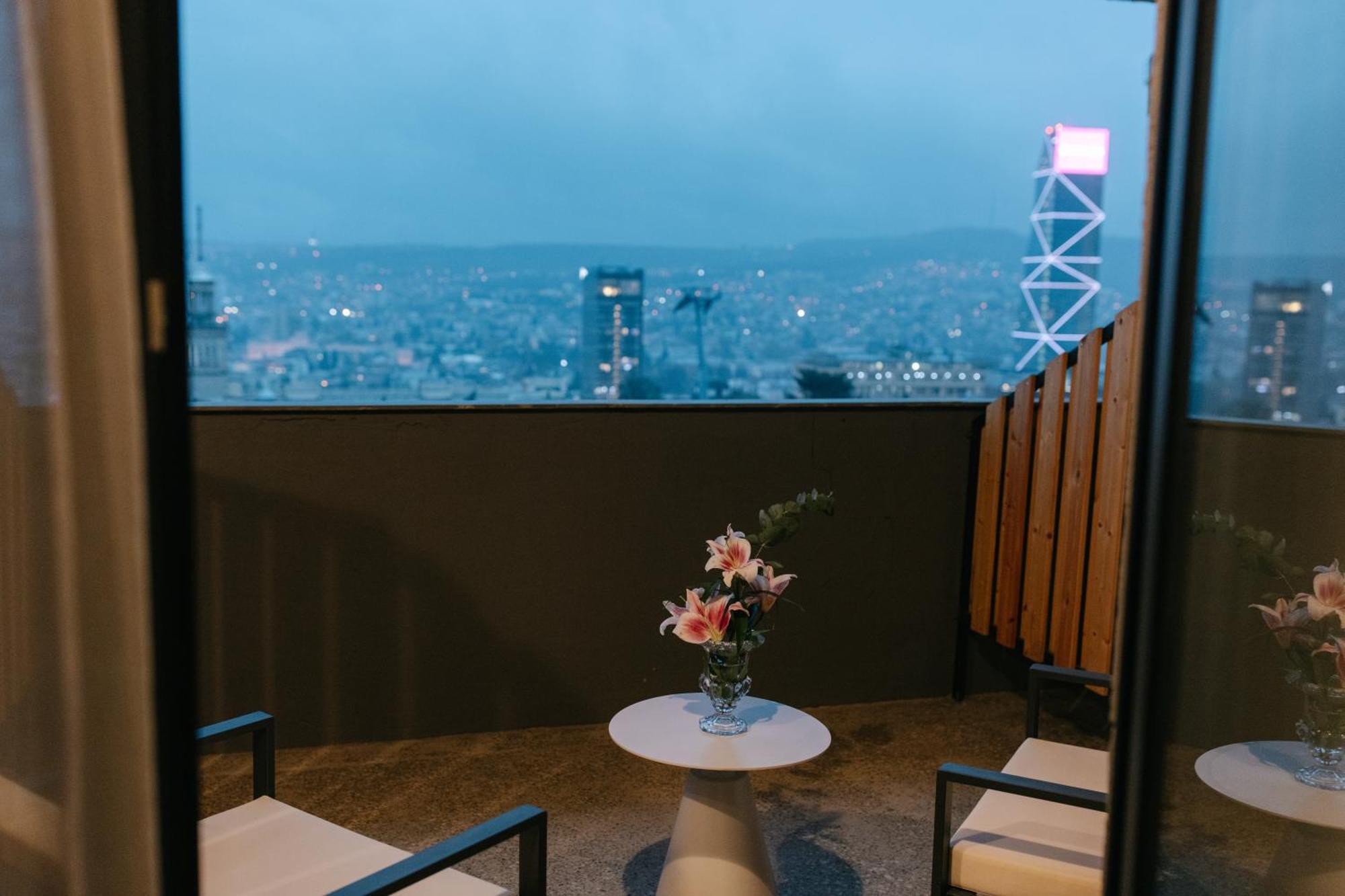 Castor & Pollux Hotel ティビリシ エクステリア 写真