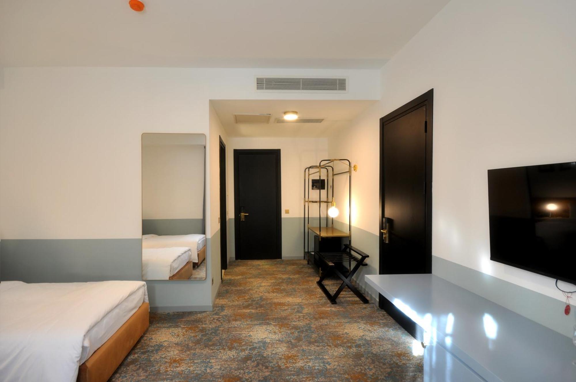 Castor & Pollux Hotel ティビリシ エクステリア 写真